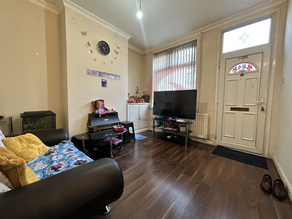 Property photo 2 of 8 Lounge