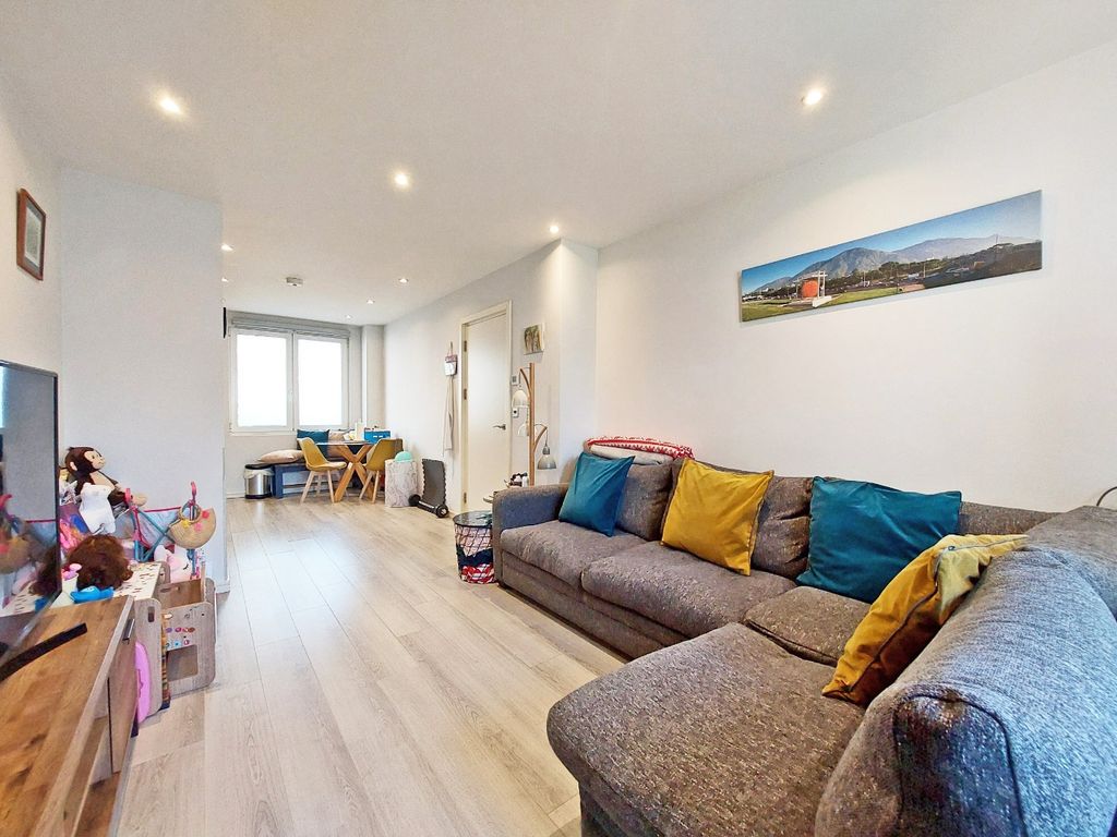 Property photo 3 of 16 4516005