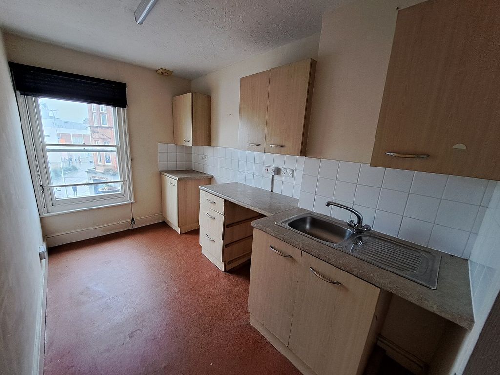 Property photo 3 of 6 Kitchen