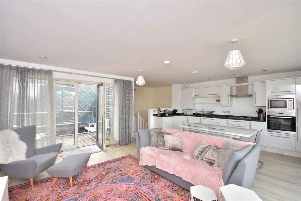 Property photo 3 of 16 24.Jpg