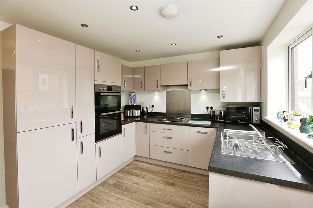 Property photo 2 of 16 Picture No. 05