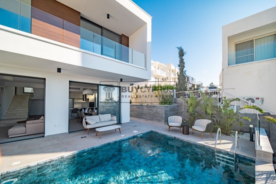 Property photo 2 of 68