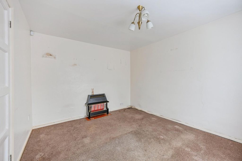 Property photo 3 of 20 1Millmooravenue-5.Jpg