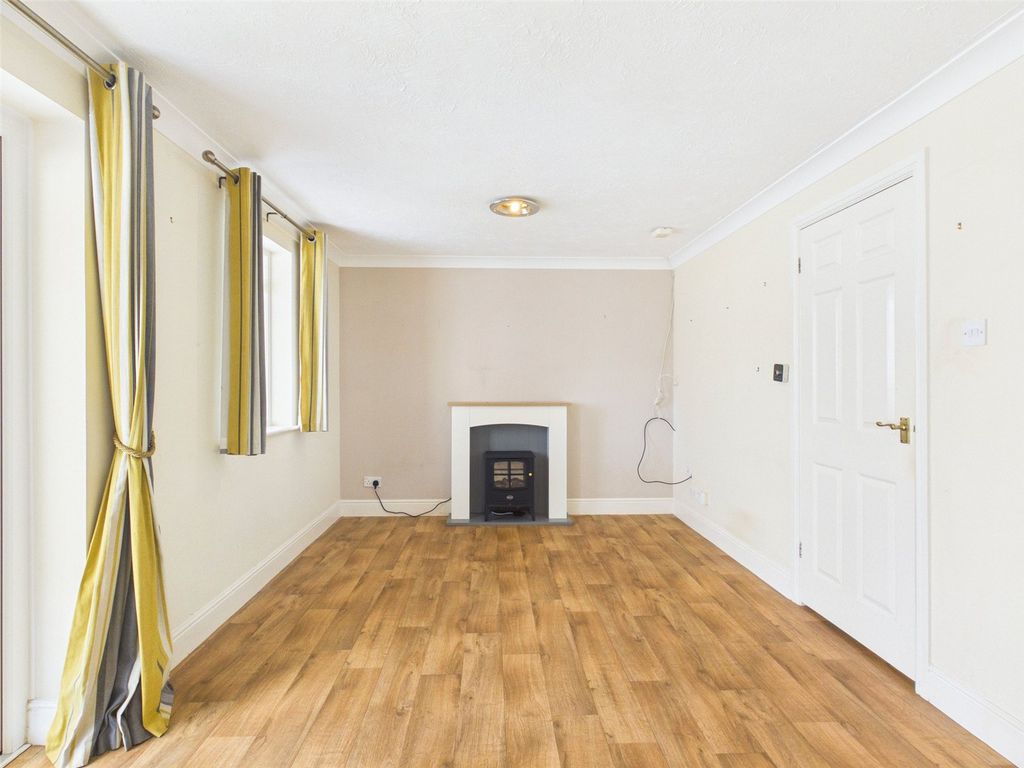 Property photo 2 of 16 Living Room