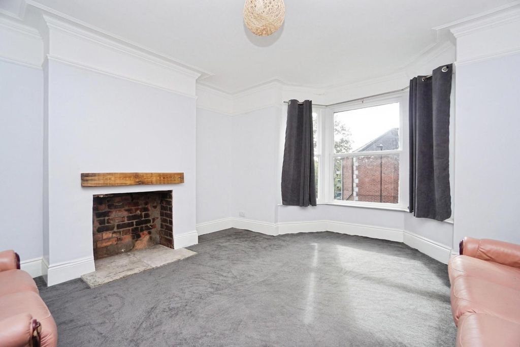 Property photo 3 of 28 Living Room