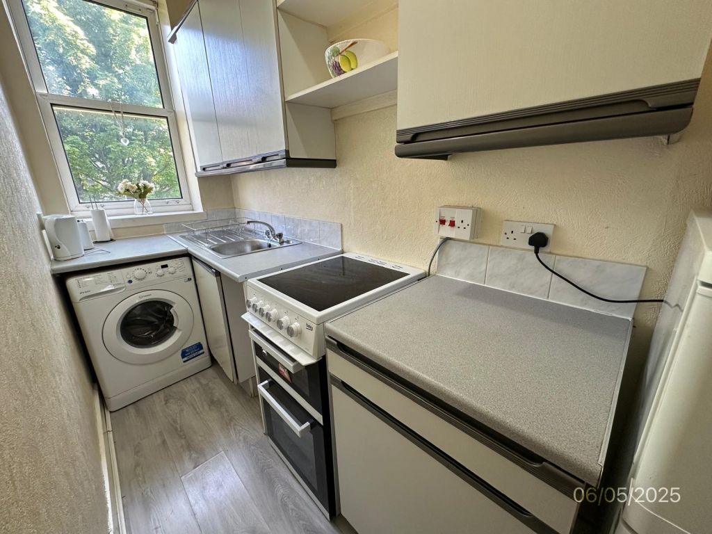 Property photo 2 of 8 Kitchen