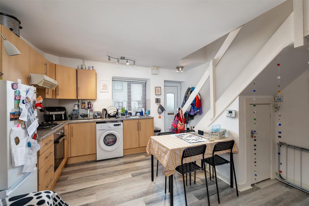 Property photo 3 of 14 Kitchen/Dining Area