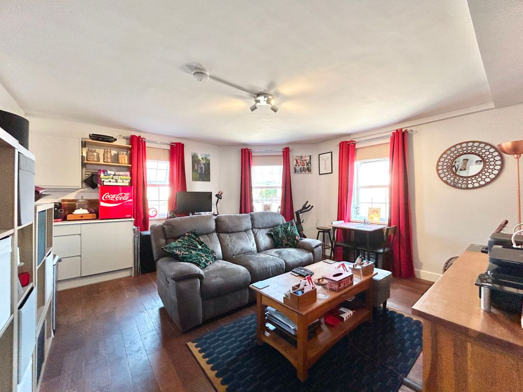 Property photo 2 of 9