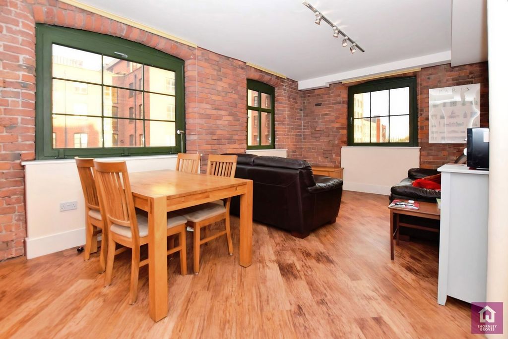Property photo 2 of 16 Pbox-Img.Jpg