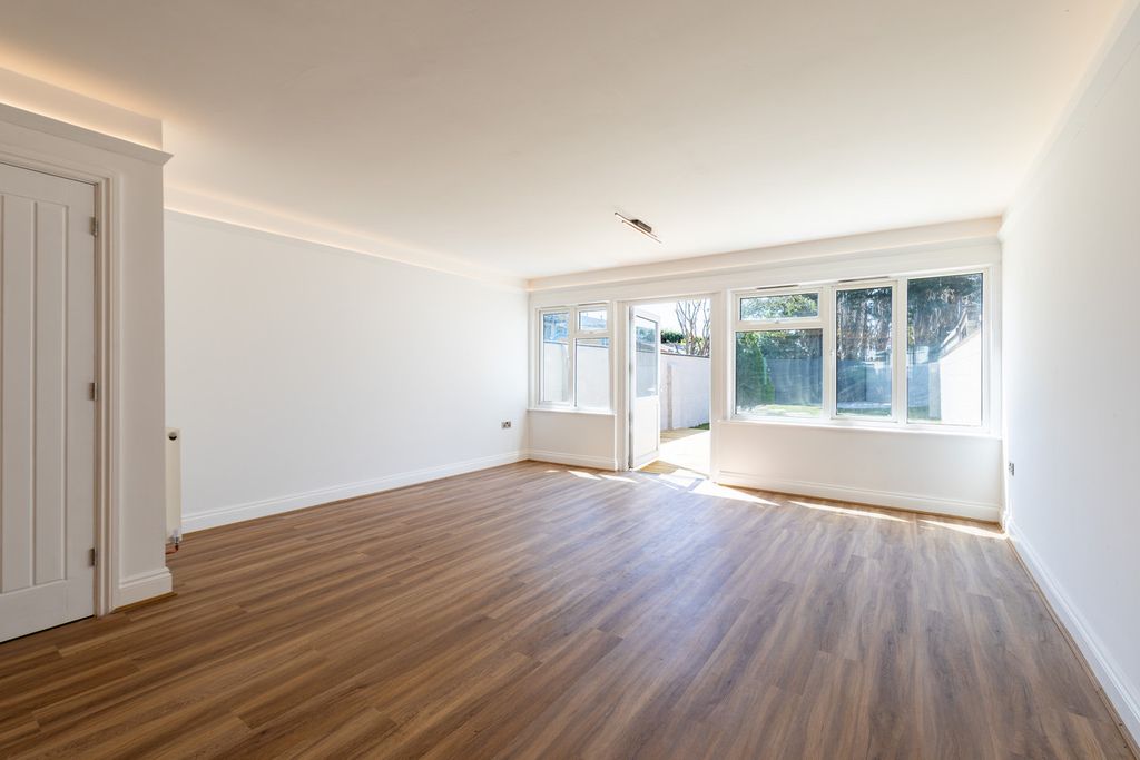Property photo 3 of 25