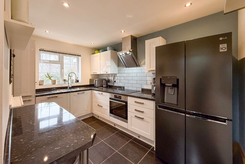 Property photo 3 of 16 4902787