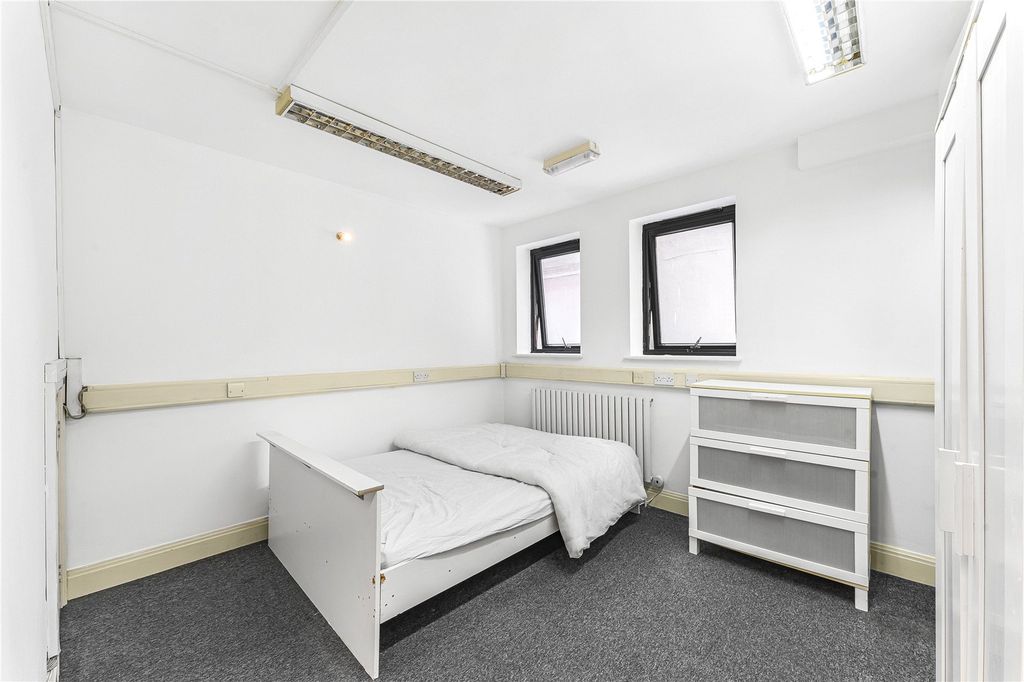 Property photo 2 of 11 Studio