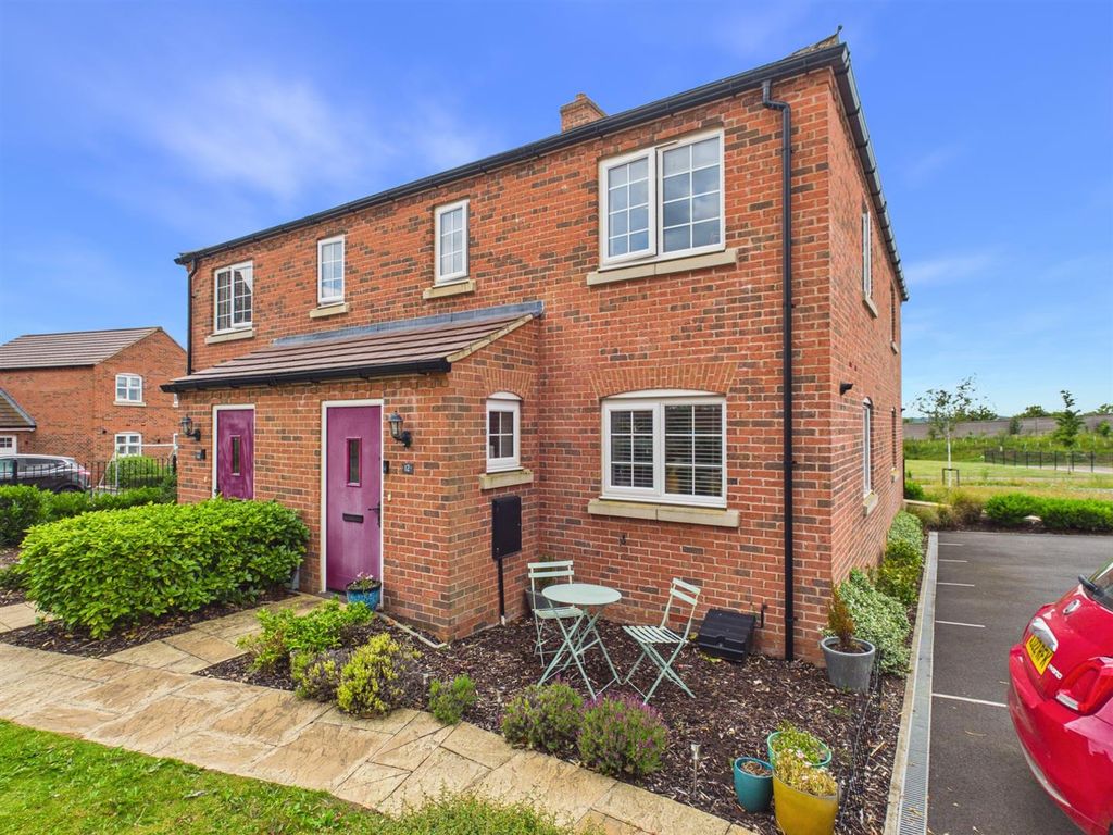 Property photo 1 of 12 Fennell Way, Stamford
