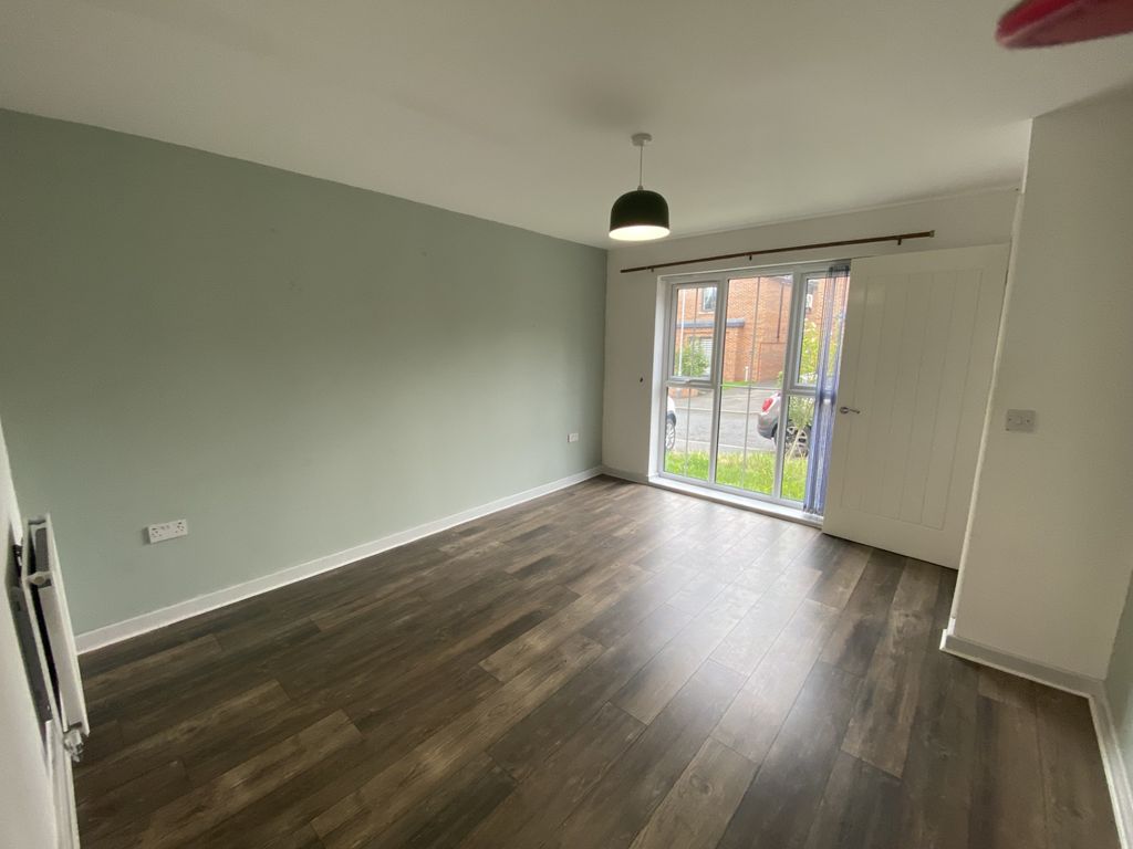 Property photo 3 of 16 Lounge