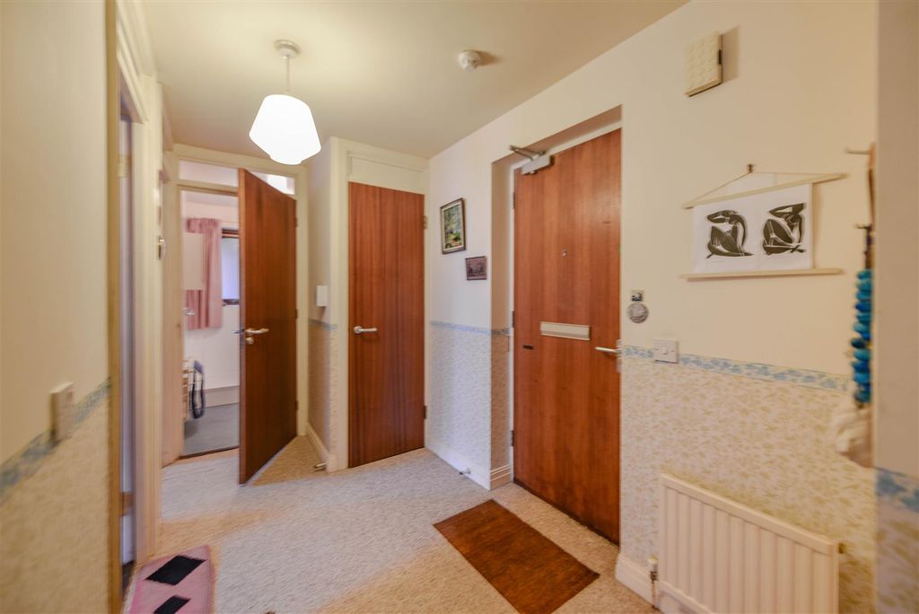Property photo 2 of 9 Entrance Hall