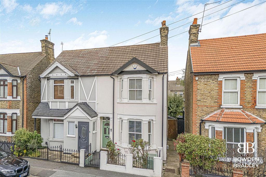 Property photo 1 of 17 Front