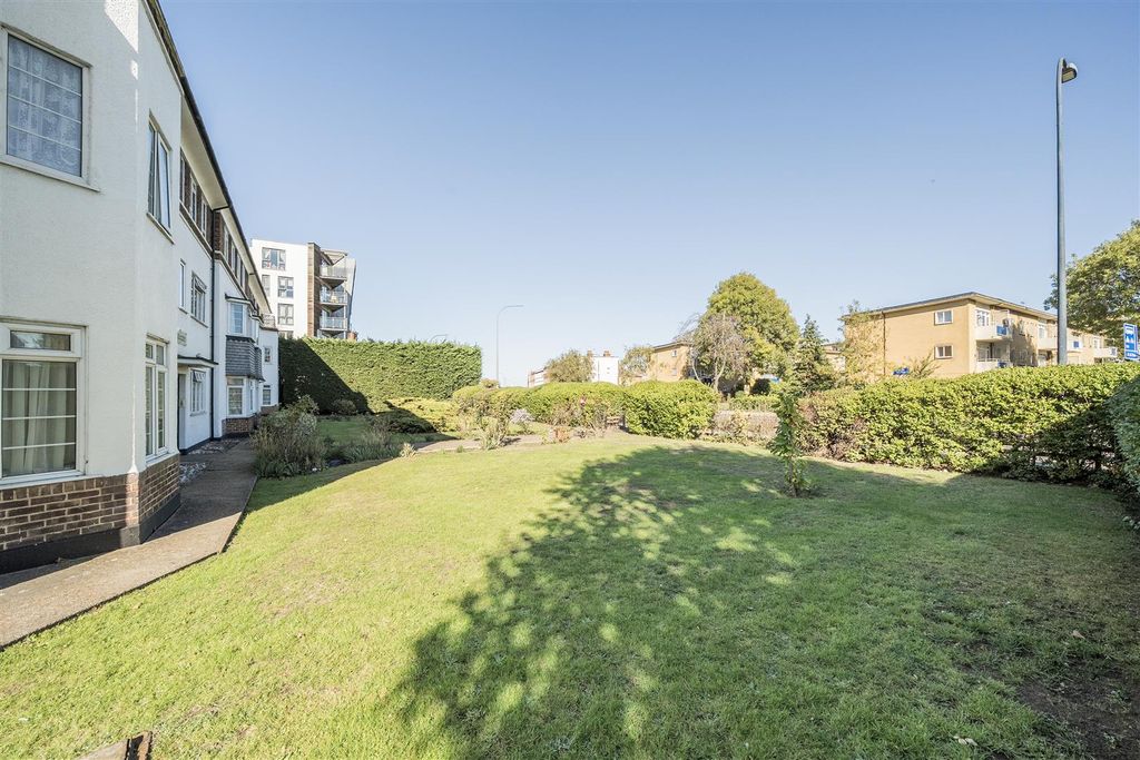 Property photo 2 of 11 18-1363383-19-68E3Aacd233d3-18.Jpg