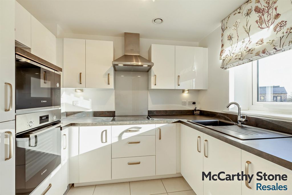 Property photo 3 of 12 8675834-Interior04-800.Jpg