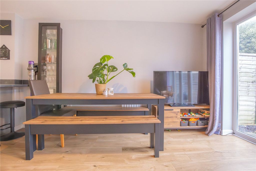 Property photo 2 of 21 Picture No. 23