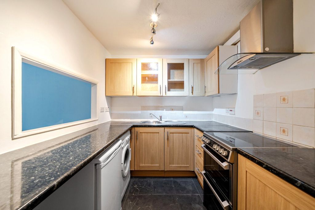 Property photo 3 of 10 3