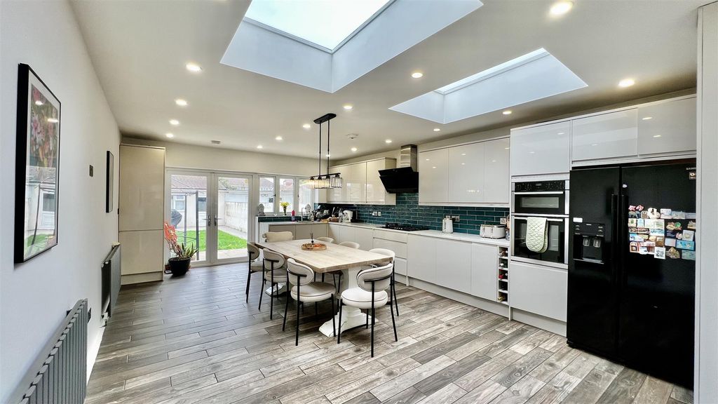 Property photo 2 of 14 Img_3300.Jpg