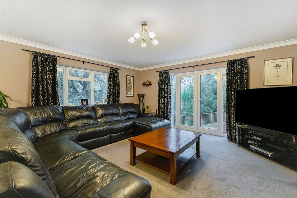 Property photo 3 of 21 Sitting Room