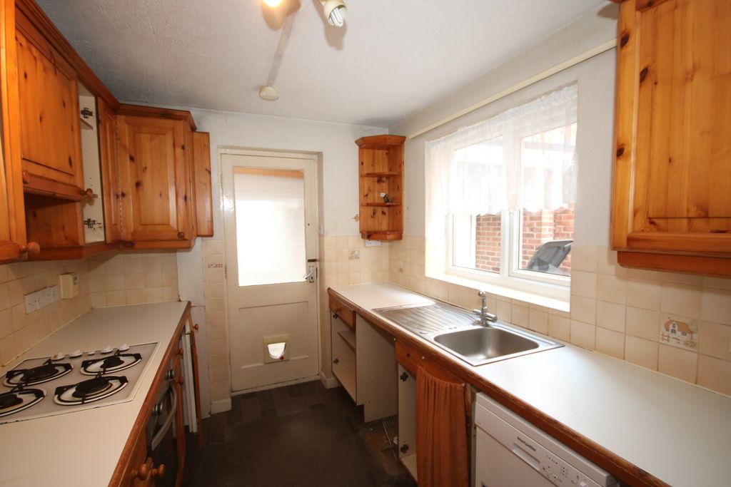 Property photo 3 of 8 Kitchen