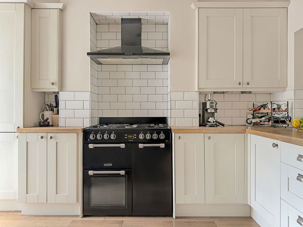 Property photo 2 of 17 Kitchen