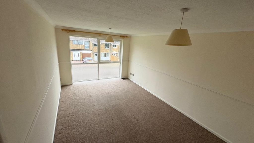 Property photo 3 of 6 73 Richens Lounge