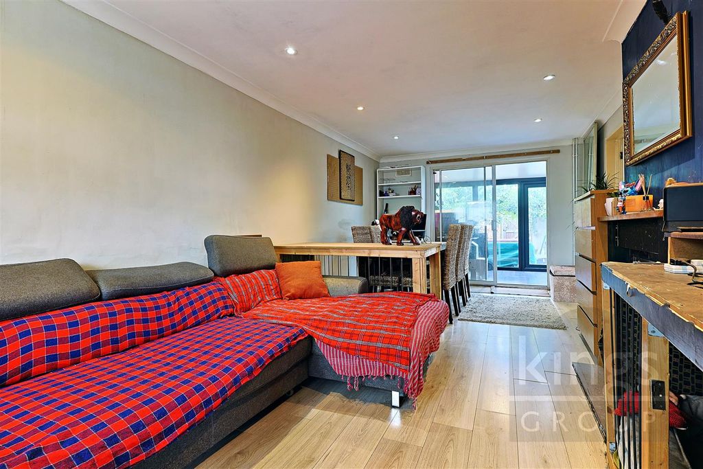 Property photo 2 of 20