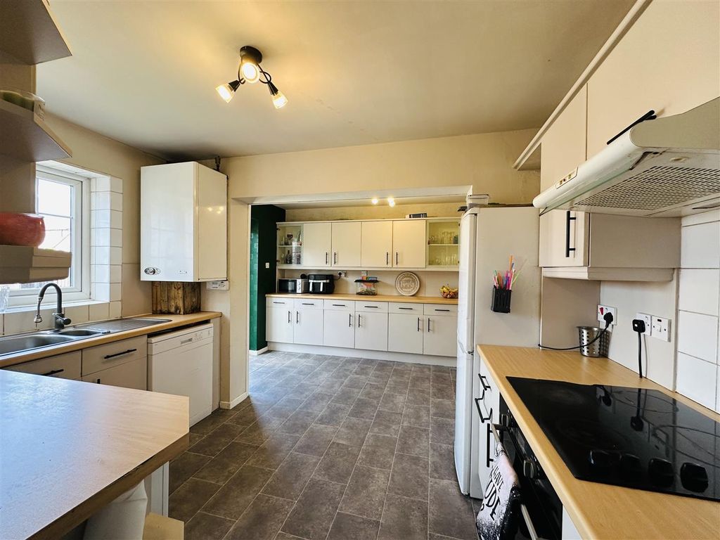 Property photo 2 of 16 Kitchen 1.Jpg