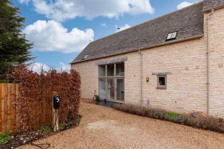 Property photo 1 of 9 247594