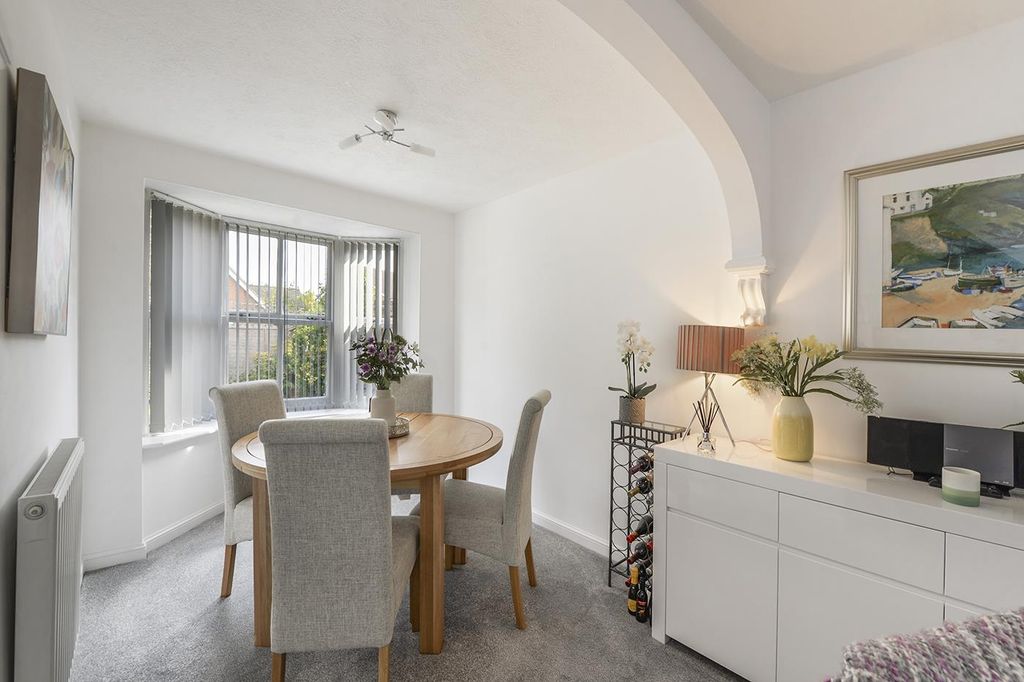 Property photo 3 of 17 Dining Area