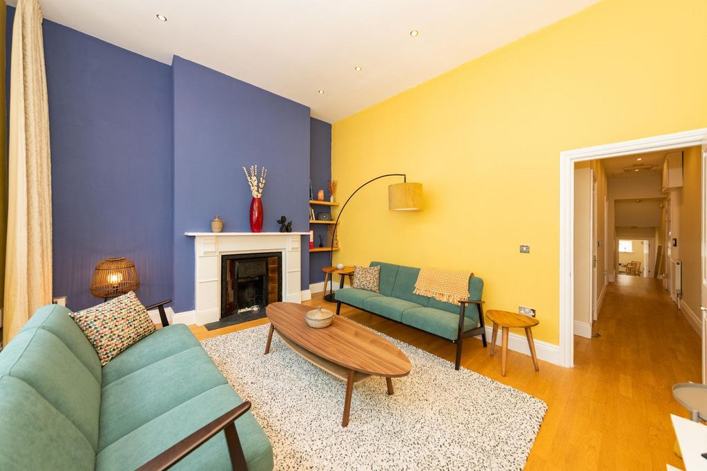 Property photo 2 of 25