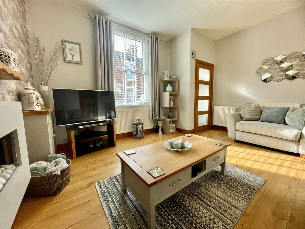 Property photo 2 of 14 Lounge