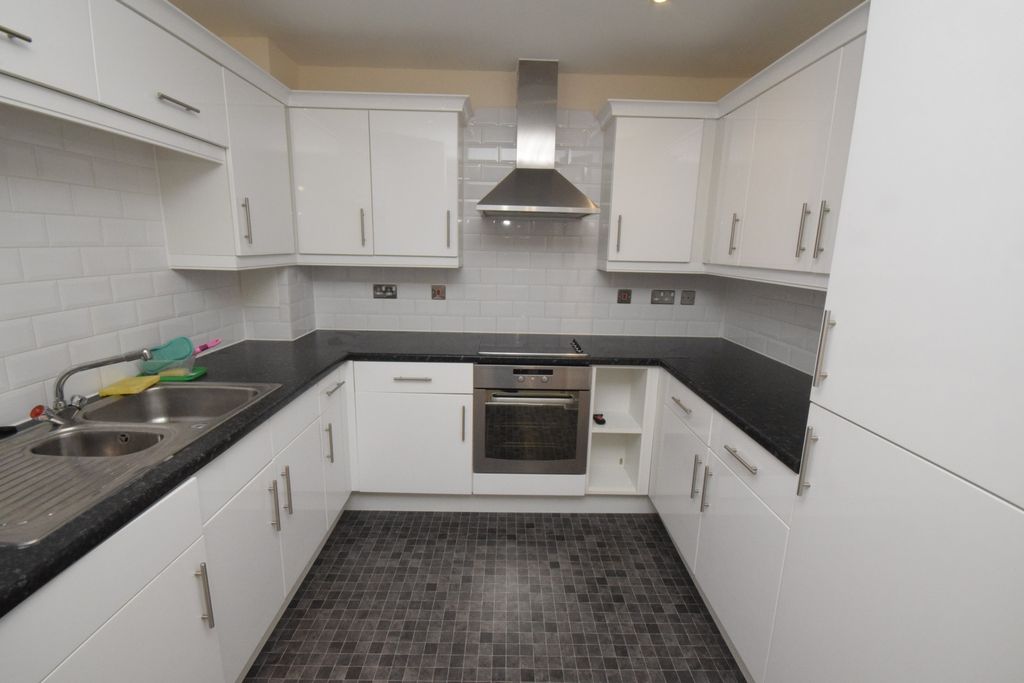 Property photo 2 of 9 Kitchen