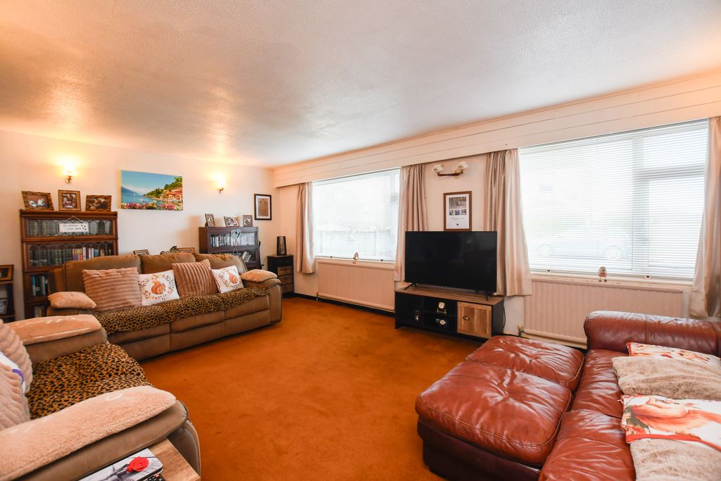 Property photo 3 of 21