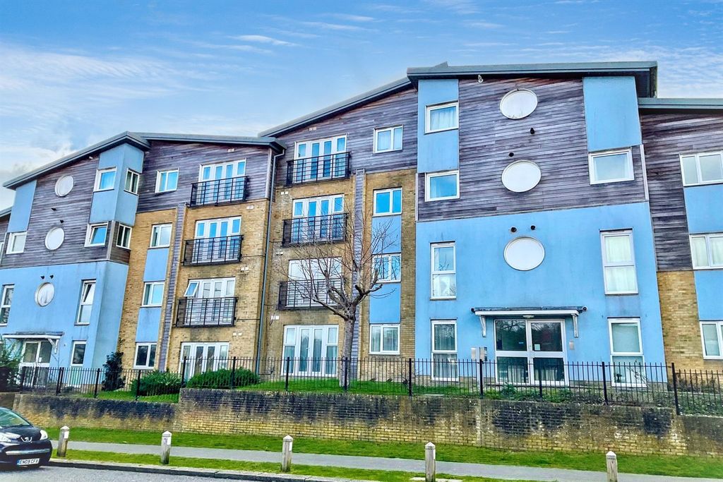 Property photo 1 of 15 (Main)