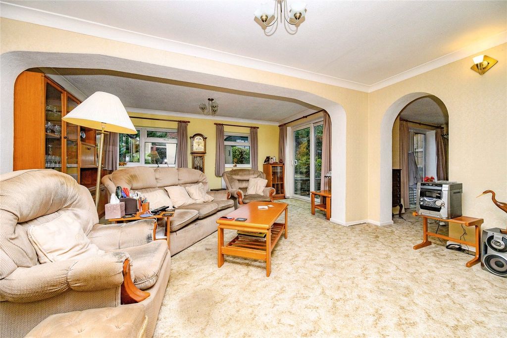 Property photo 3 of 16 Lounge