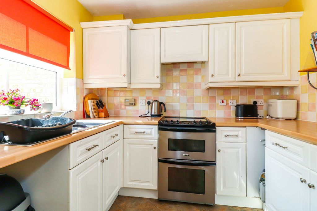 Property photo 2 of 21