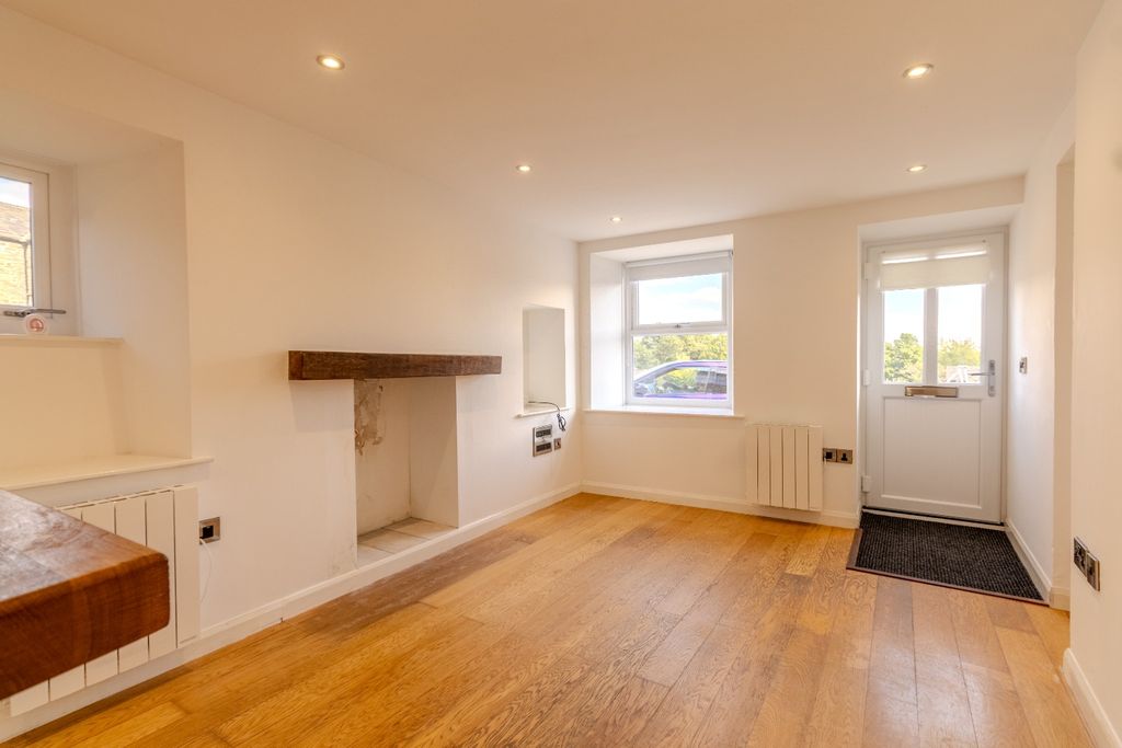 Property photo 2 of 8 5255604