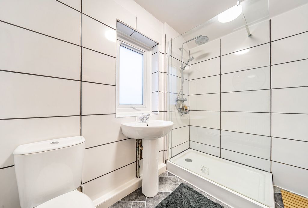 Property photo 2 of 16 1393378-15-694Ac9...