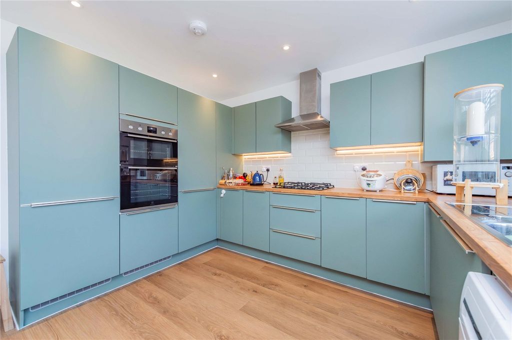 Property photo 2 of 33 Picture No. 25