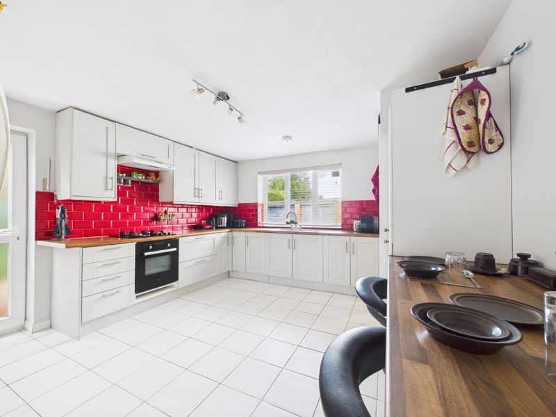 Property photo 2 of 16 Kitchen