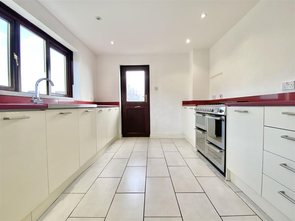 Property photo 2 of 26 D935F675-F049-4930-872F-48A3Ca7Afff4.Jpeg