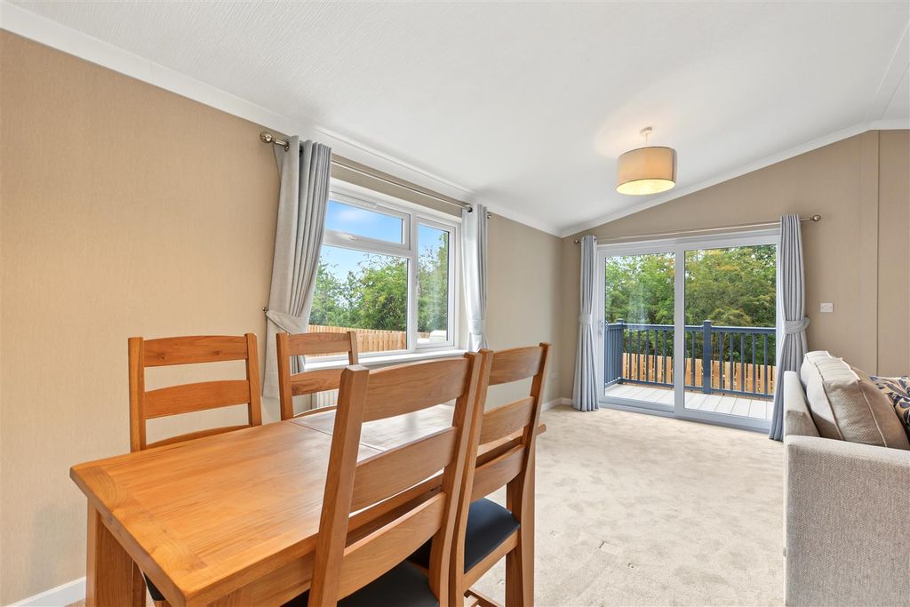 Property photo 3 of 12 Dining Area_2.Jpeg