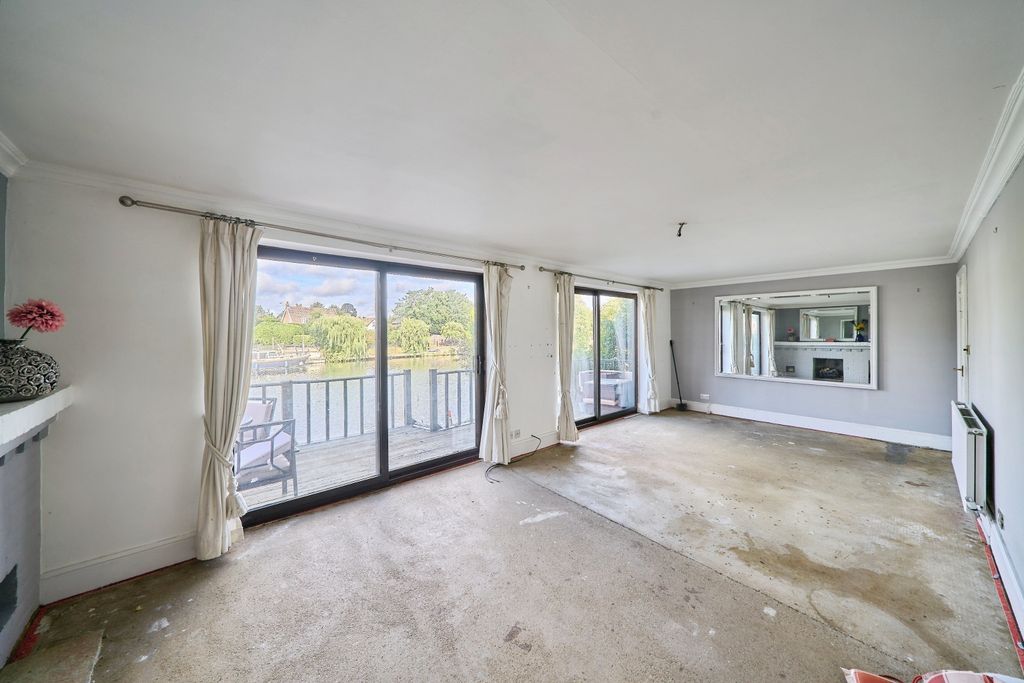 Property photo 2 of 20