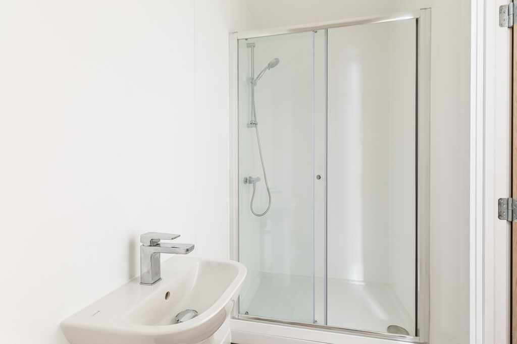 Property photo 2 of 5 A Modern And Pristine Bathroom Featuring A Spaciou...