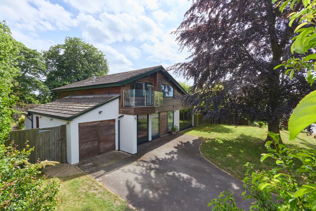 Property photo 2 of 28