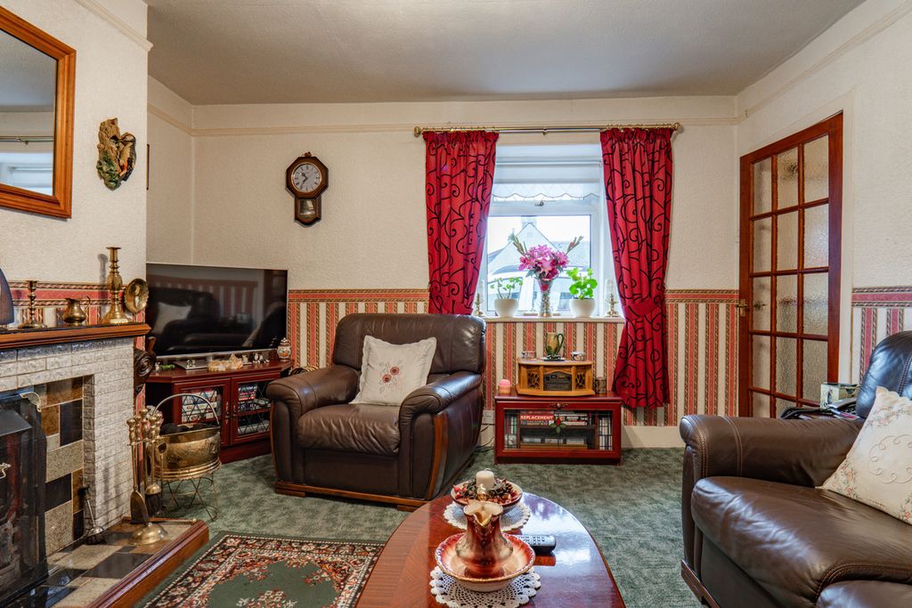 Property photo 2 of 34